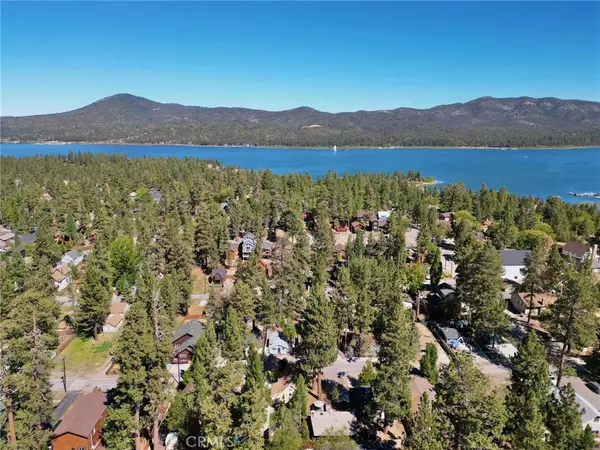 Big Bear Lake, CA 92315,40235 Guinan LN