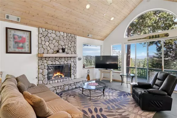 Lake Arrowhead, CA 92317,277 Grizzly RD