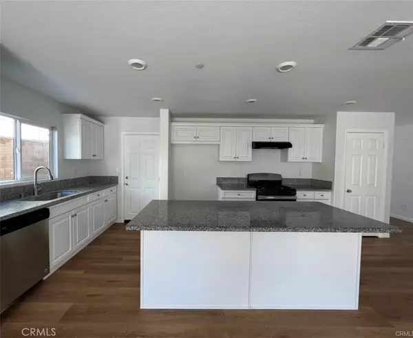 Fontana, CA 92336,5528 Soriano Way