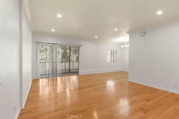 Los Angeles, CA 90035,1115 S Elm DR #207