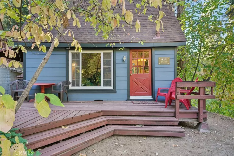 814 Ivy LN, Lake Arrowhead, CA 92385