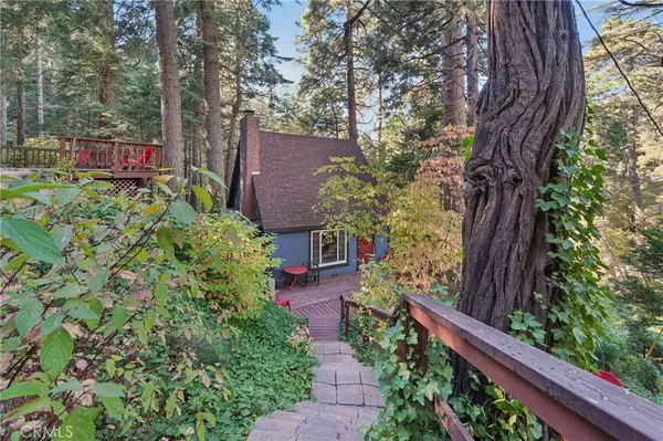 Lake Arrowhead, CA 92385,814 Ivy LN