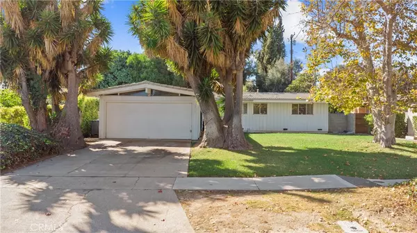 2432 Larchmont AVE, Santa Ana, CA 92706