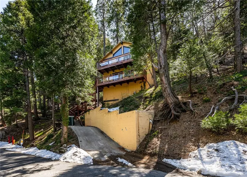 24333 Horst DR, Crestline, CA 92325