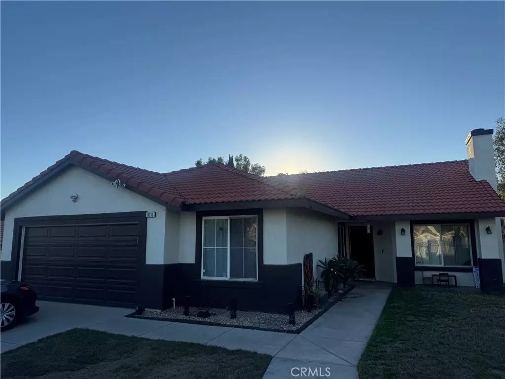 Fontana, CA 92335,9310 Carob