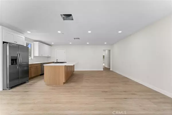 Compton, CA 90221,1824 E Pine ST