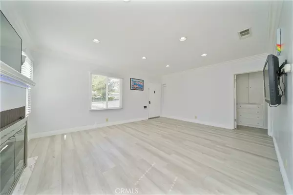 Alhambra, CA 91801,204 Elm #A