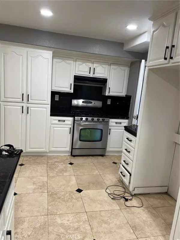 Fontana, CA 92335,9326 Bunny LN