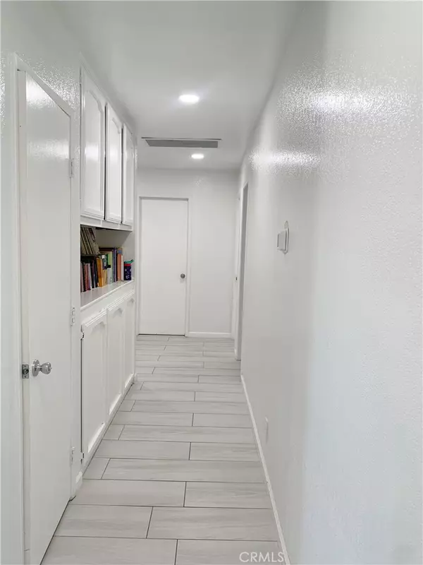 Apple Valley, CA 92307,16081 Tude