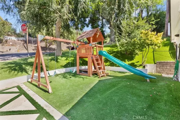 Woodland Hills, CA 91364,5201 Sale AVE