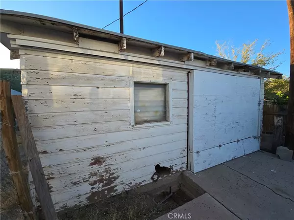 Needles, CA 92363,618 Palm WAY