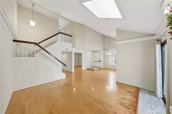 Diamond Bar, CA 91765,23064 Paseo De Terrado #4