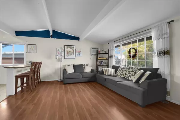 Covina, CA 91722,218 W Alcross