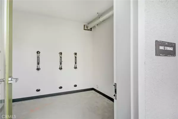 Ontario, CA 91764,960 N Tangent Privado #305