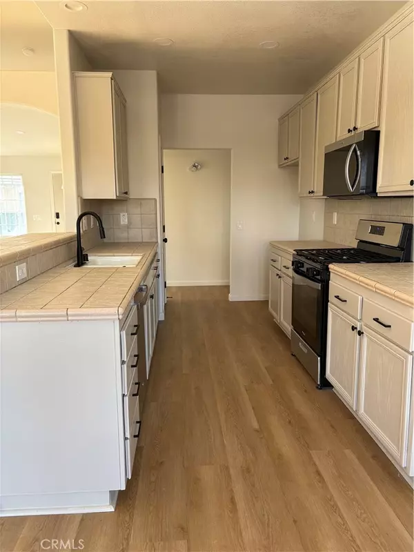 Victorville, CA 92395,13063 Canyon Oak CT