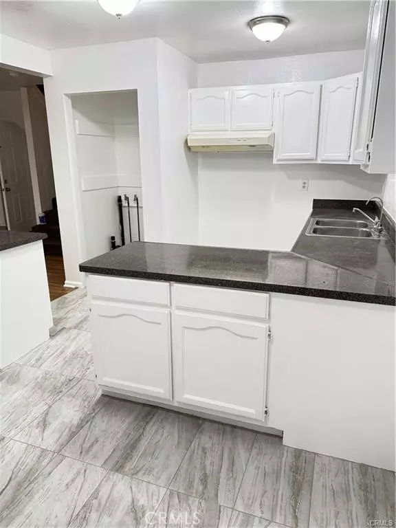 Los Angeles, CA 90002,822 E 87th