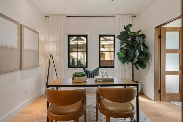 Los Feliz, CA 90027,4633 Russell