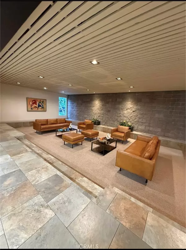 Sherman Oaks, CA 91423,14144 Dickens #101