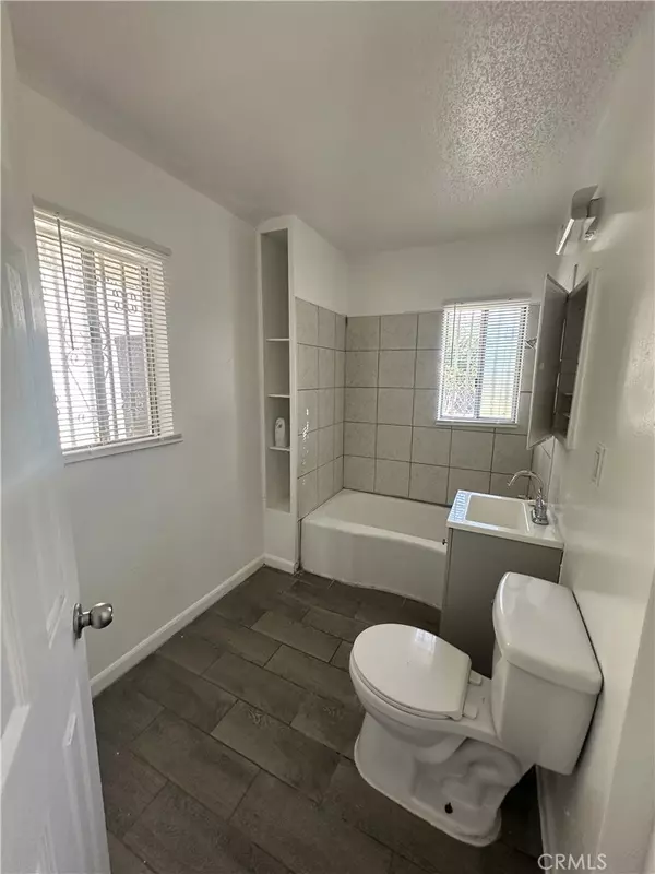 Colton, CA 92324,1318 1/2 N Rialto