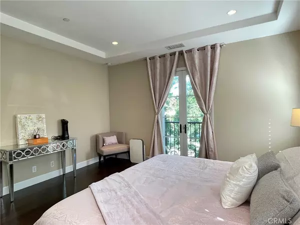 Irvine, CA 92620,56 Purple Jasmine