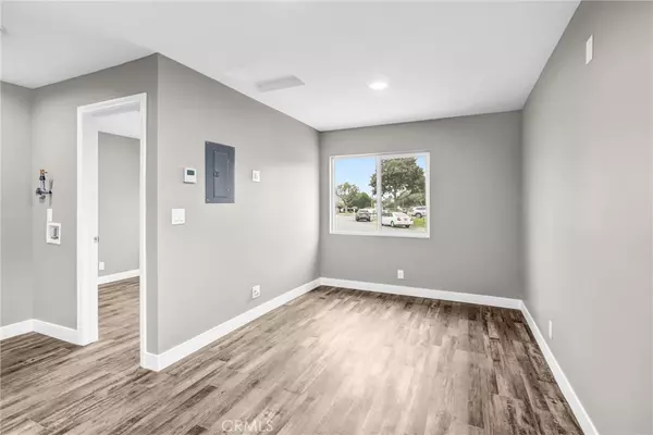 Fontana, CA 92335,9338 Emerald AVE #2