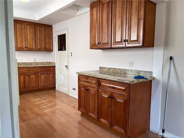 Bell, CA 90201,6629 Walker