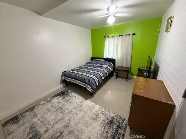 Hesperia, CA 92345,10687 Maple