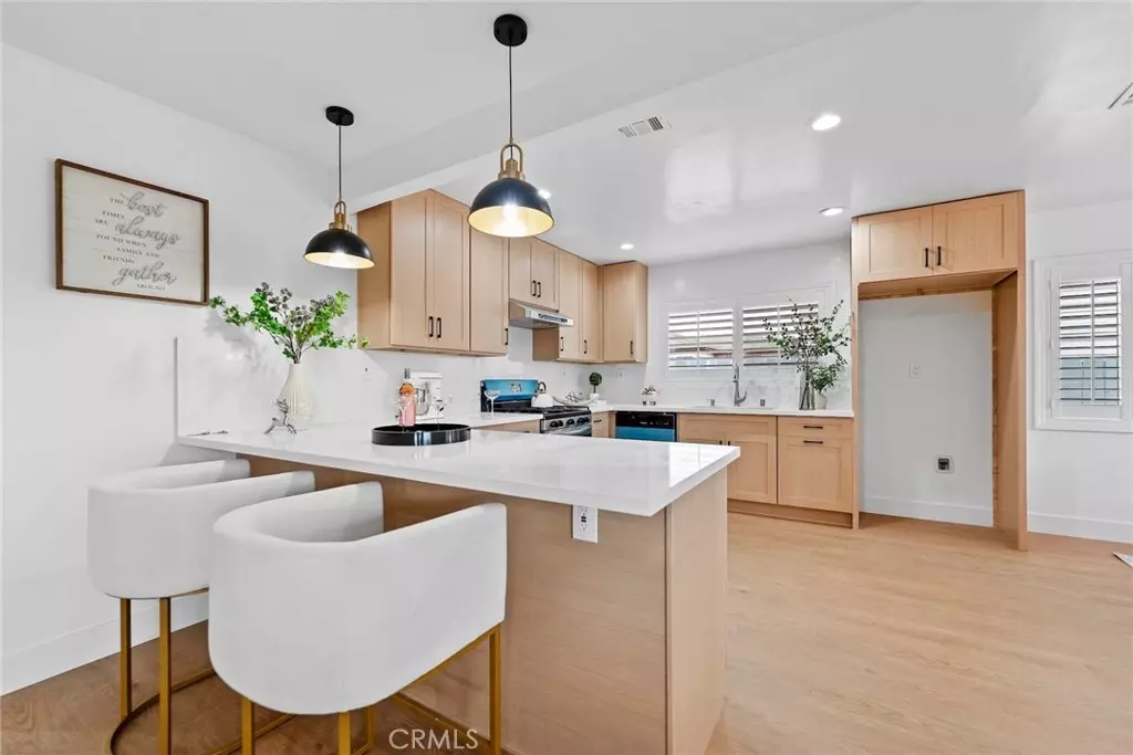 Monrovia, CA 91016,401 E Cherry