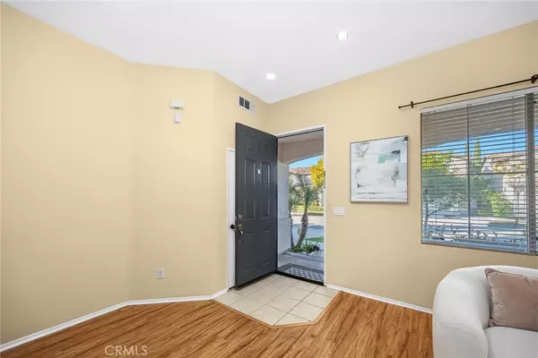 Azusa, CA 91702,952 Momax