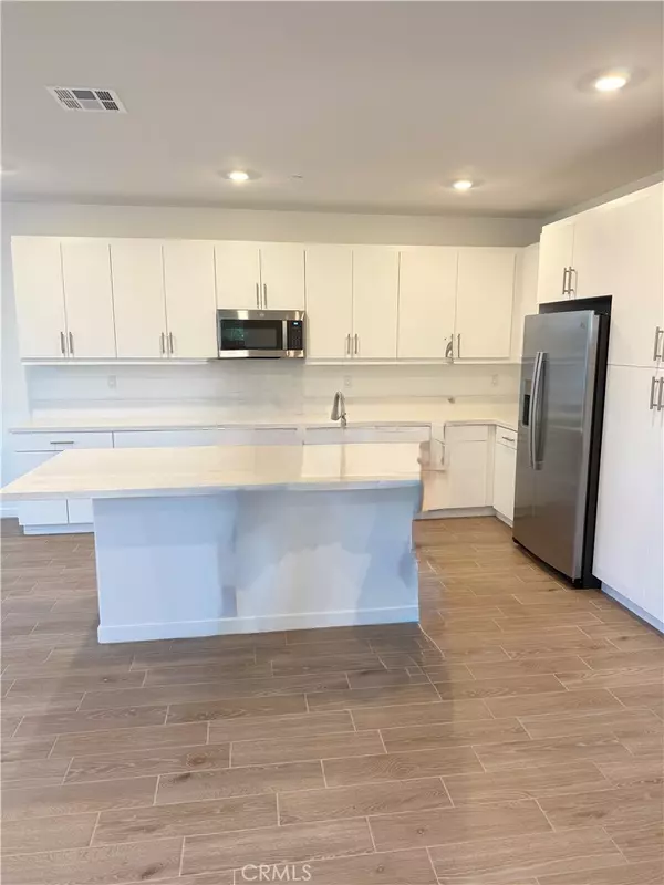 Fontana, CA 92336,16617 Shallot