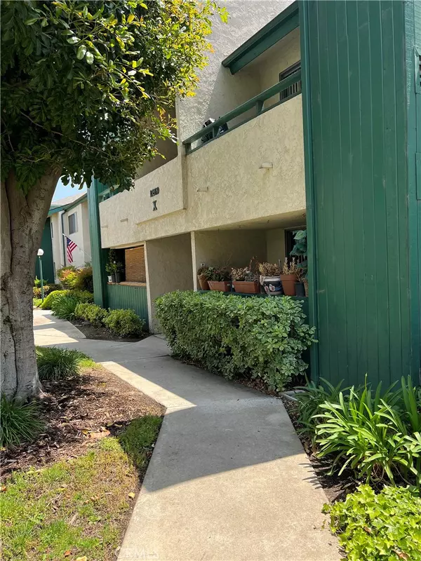 15209 Santa Gertrudes AVE #X211, La Mirada, CA 90638