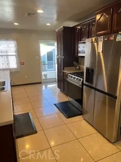 Bellflower, CA 90706,9917 Van Ruiten