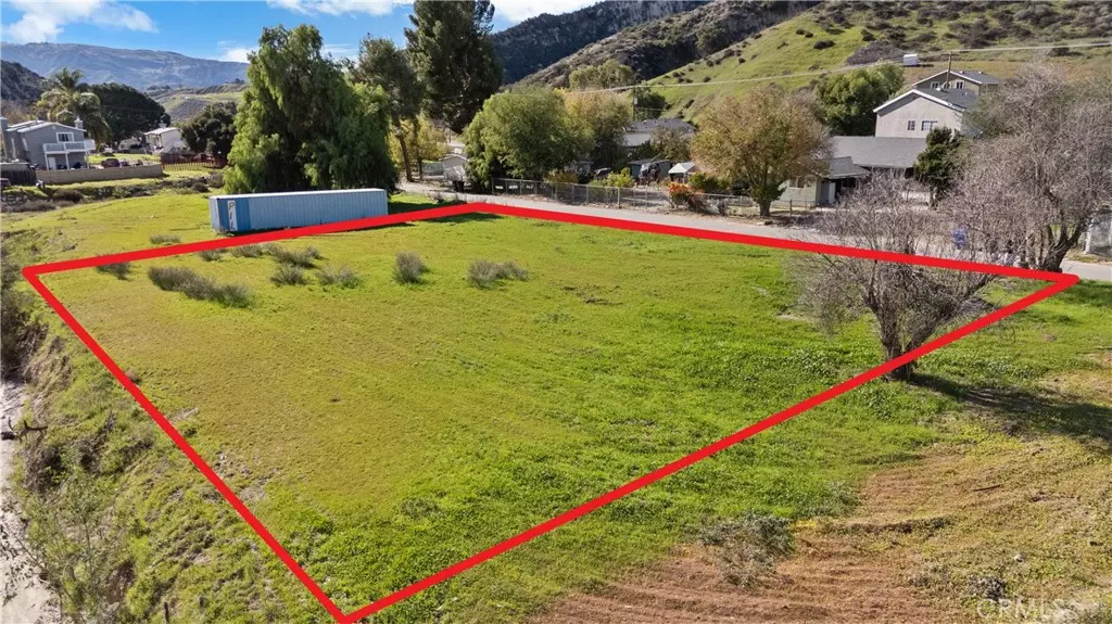 2 Taft Ct, Val Verde, CA 91383