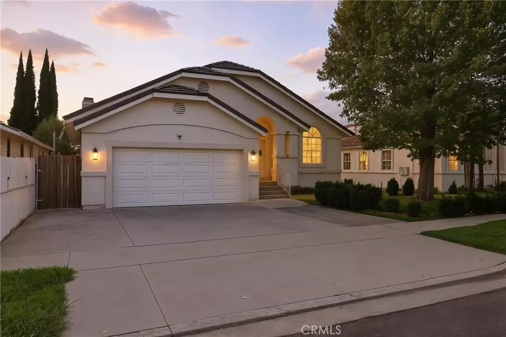 Paramount, CA 90723,15727 Virginia AVE