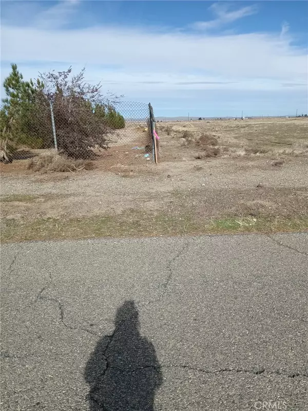 Redman, CA 93535,0 Vac/ave F/vic 58 ave