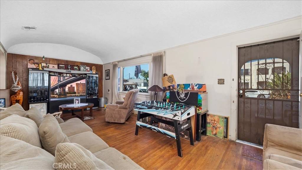 546 Eastmont AVE, East Los Angeles, CA 90022