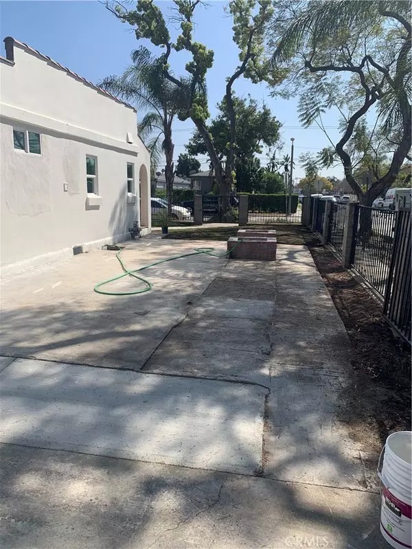 South Gate, CA 90280,3353 Liberty BLVD