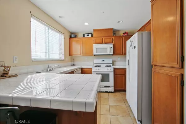 Compton, CA 90220,868 W Kemp CT