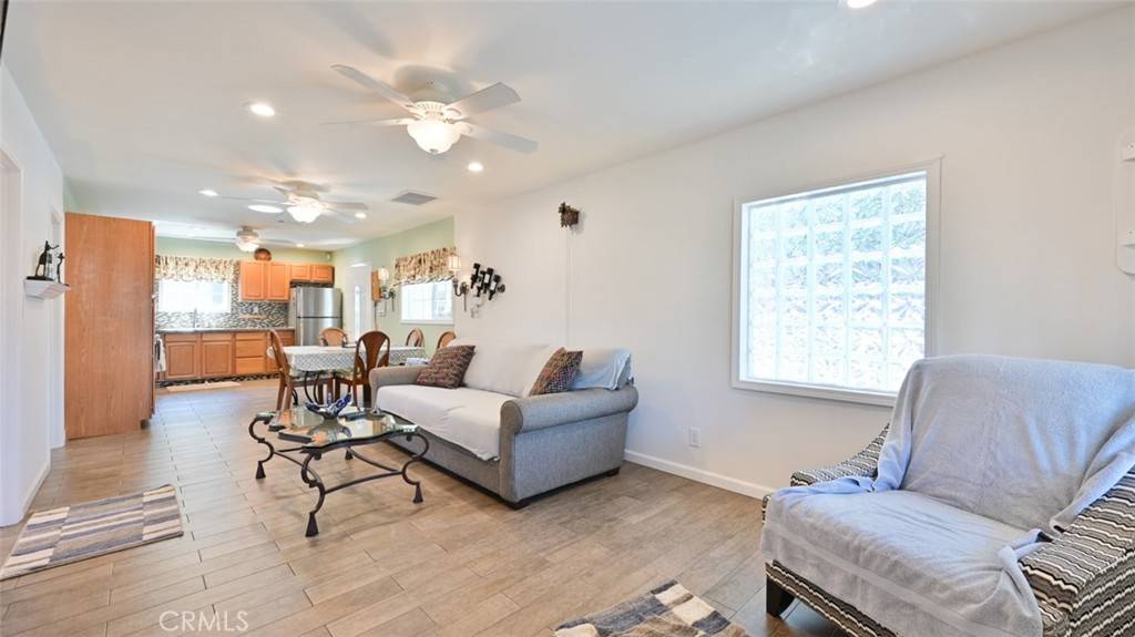 Long Beach, CA 90806,1886 Locust AVE