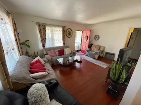 Panorama City, CA 91402,8221 Lennox AVE