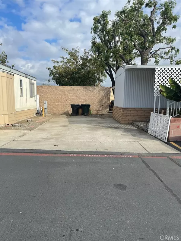 Fullerton, CA 92833,1850 W 0RANGETHORPE #62