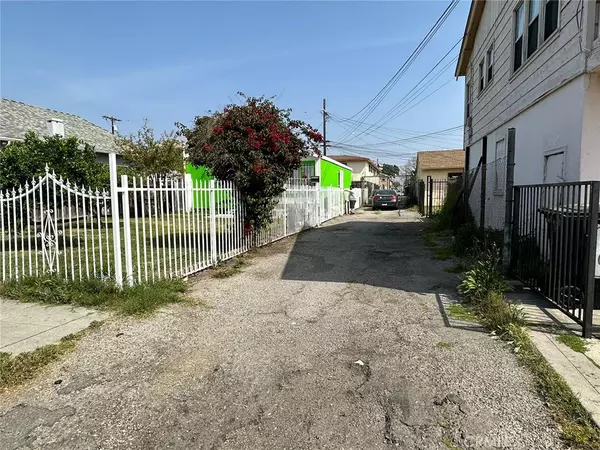 Los Angeles, CA 90003,245 E 62 ST