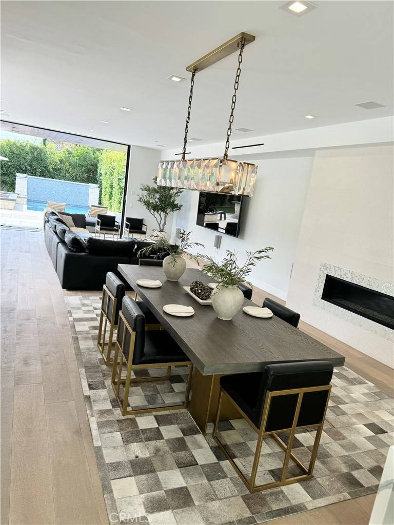 Newport Beach, CA 92663,2327 Margaret DR