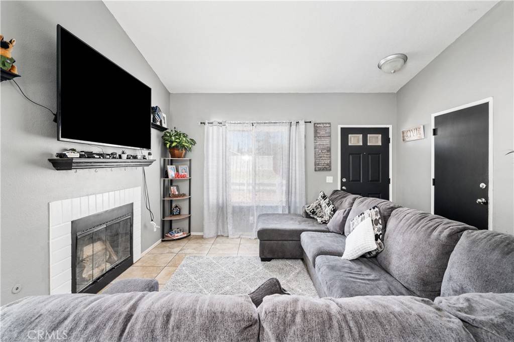 Hesperia, CA 92344,14299 Poplar ST