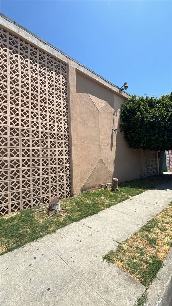4231 Walnut ST, Bell, CA 90201