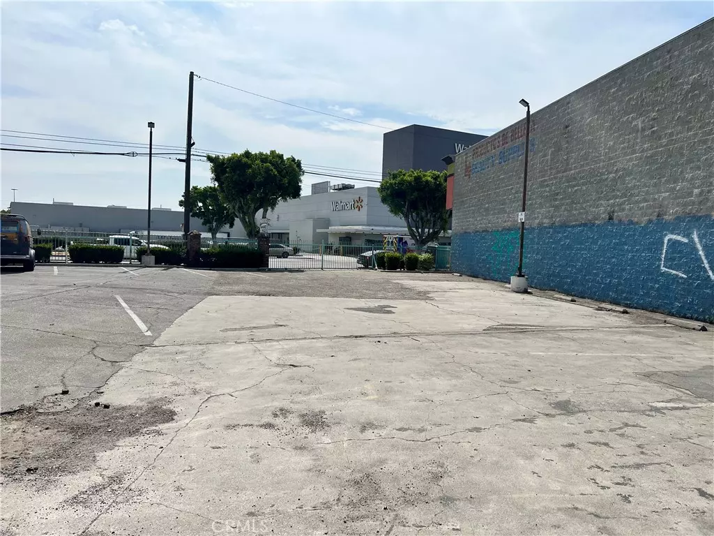 Compton, CA 90221,2111 N Long Beach BLVD