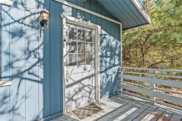 Sugarloaf, CA 92386,329 Vista LN
