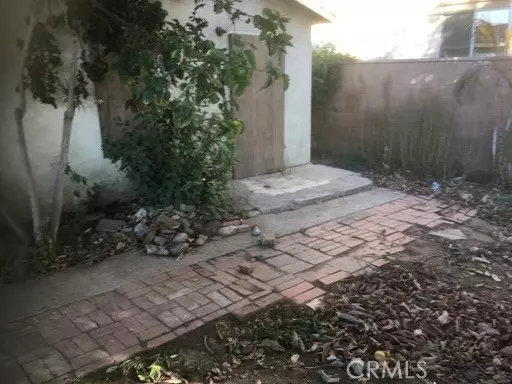 Los Angeles, CA 90001,1703 E 61st ST
