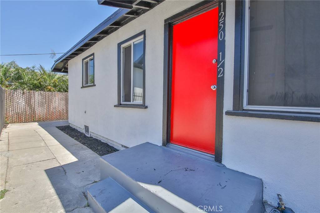 Los Angeles, CA 90044,1250 1/2 W 87th ST