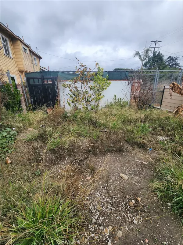 Los Angeles, CA 90062,3803 S St Andrews PL